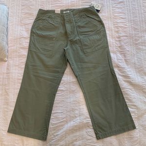 NWT IZOD crop pants